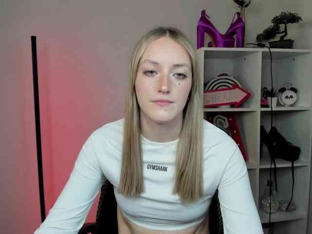 EvelynBlond26