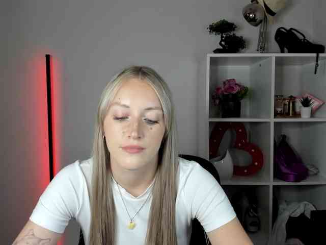 EvelynBlond26