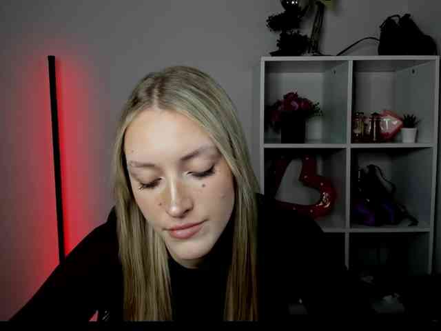 EvelynBlond26