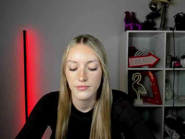 EvelynBlond26