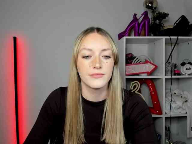 EvelynBlond26