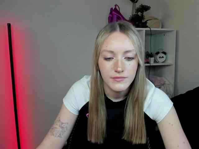 EvelynBlond26