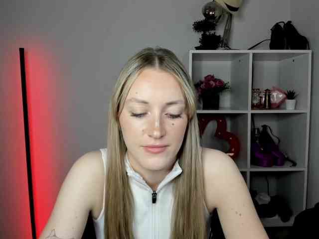 EvelynBlond26