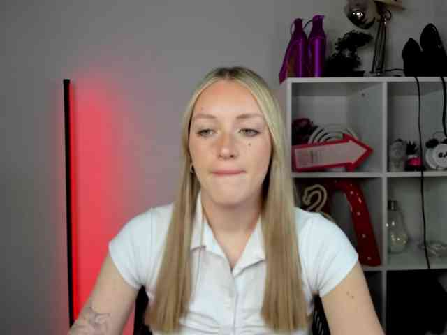 EvelynBlond26