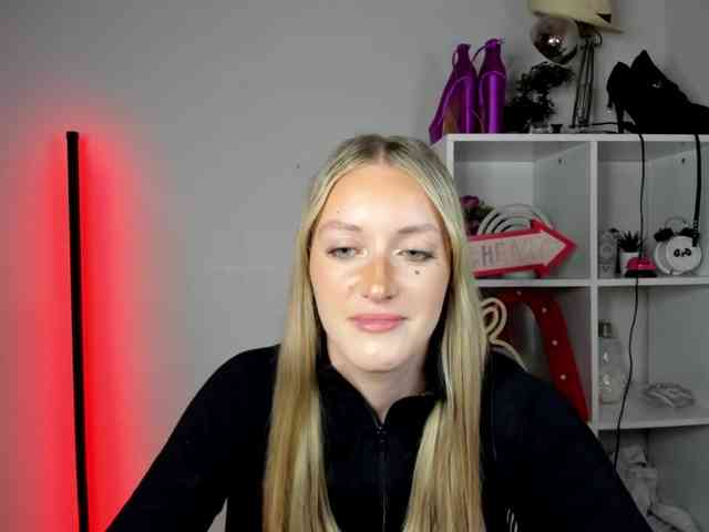EvelynBlond26