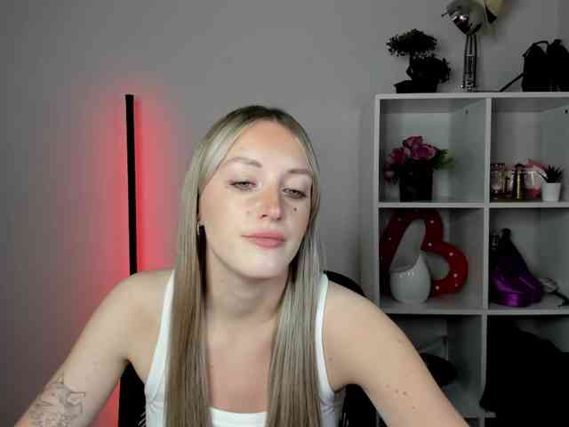 EvelynBlond26