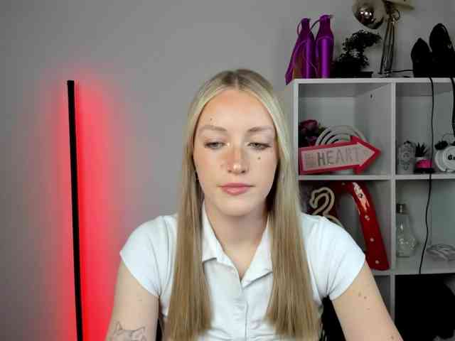 EvelynBlond26