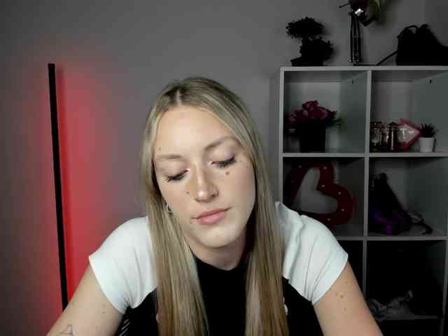 EvelynBlond26
