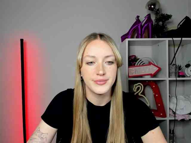 EvelynBlond26