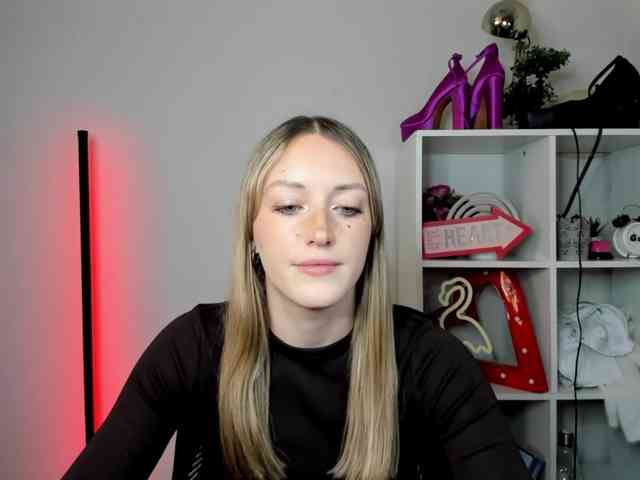 EvelynBlond26