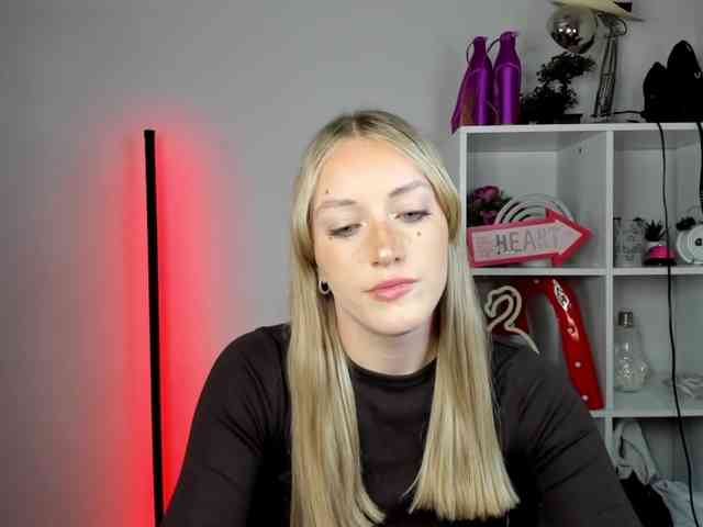 EvelynBlond26