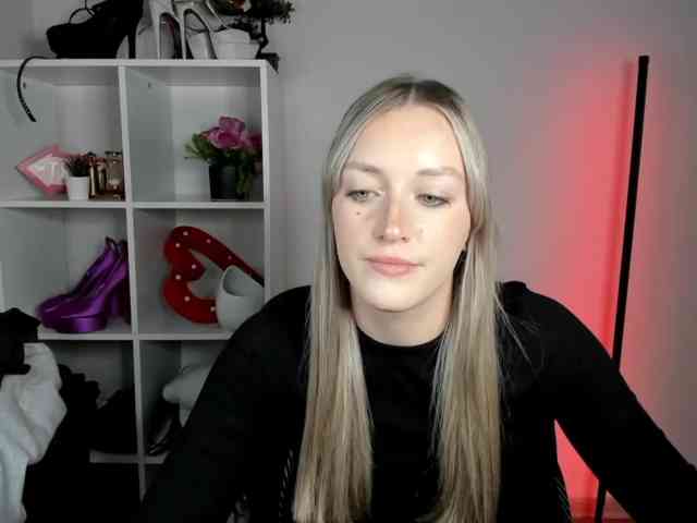 EvelynBlond26
