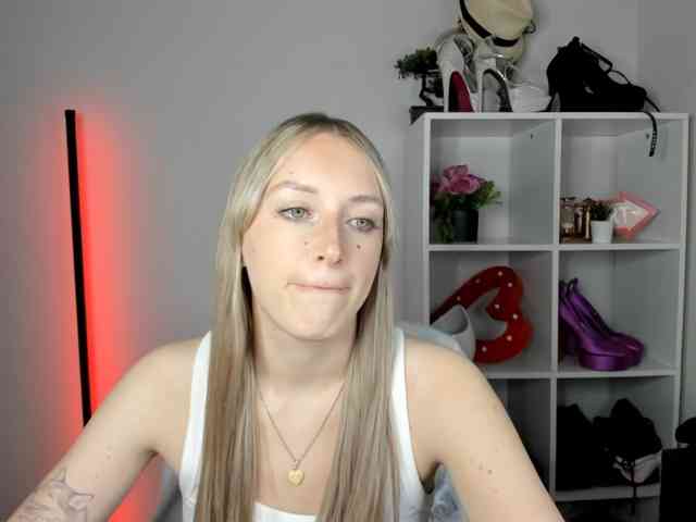 EvelynBlond26
