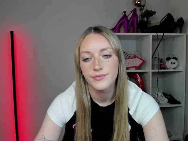 EvelynBlond26