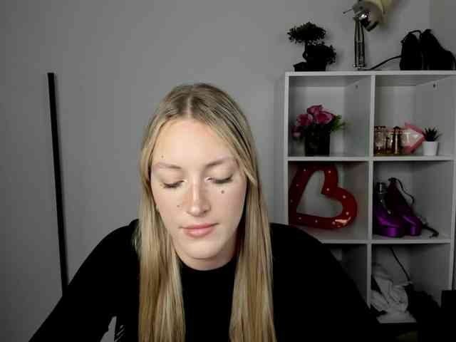 EvelynBlond26