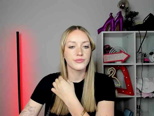EvelynBlond26