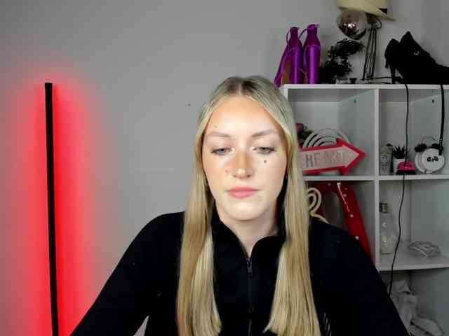 EvelynBlond26