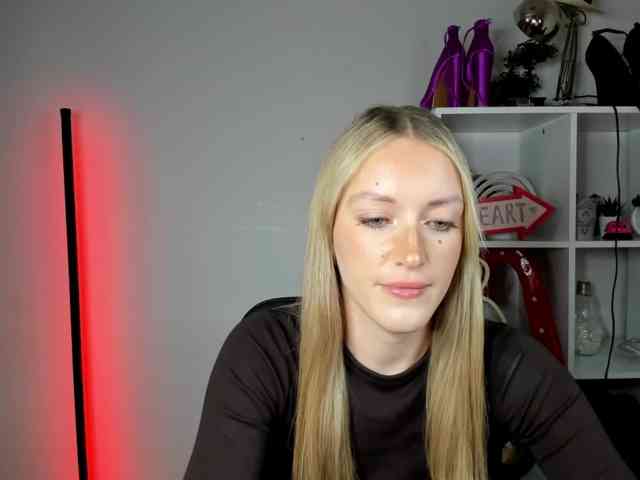 EvelynBlond26