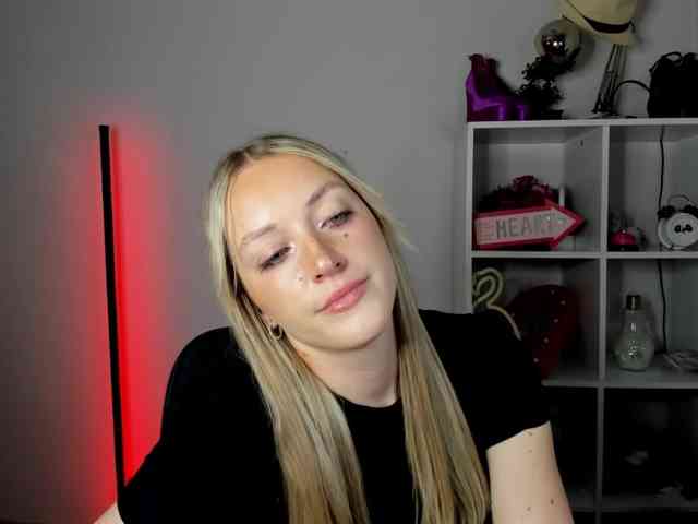 EvelynBlond26