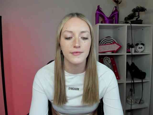 EvelynBlond26