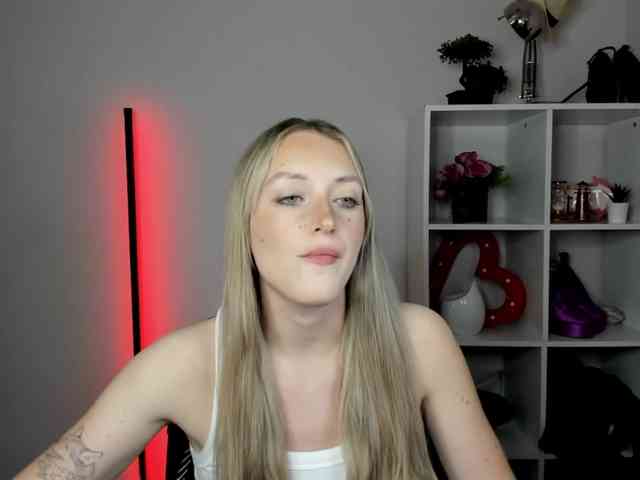 Model: EvelynBlond26