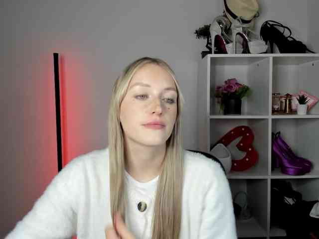 Model: EvelynBlond26
