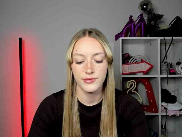 EvelynBlond26