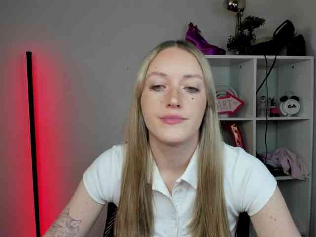 EvelynBlond26