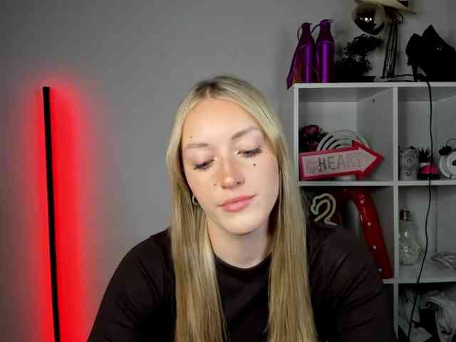EvelynBlond26