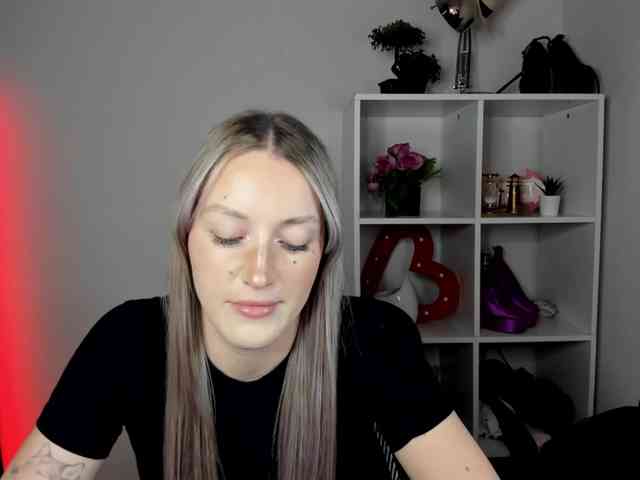 Model: EvelynBlond26