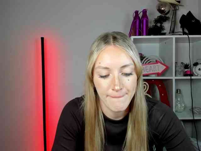 EvelynBlond26