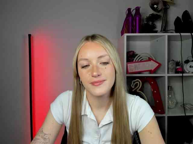 EvelynBlond26