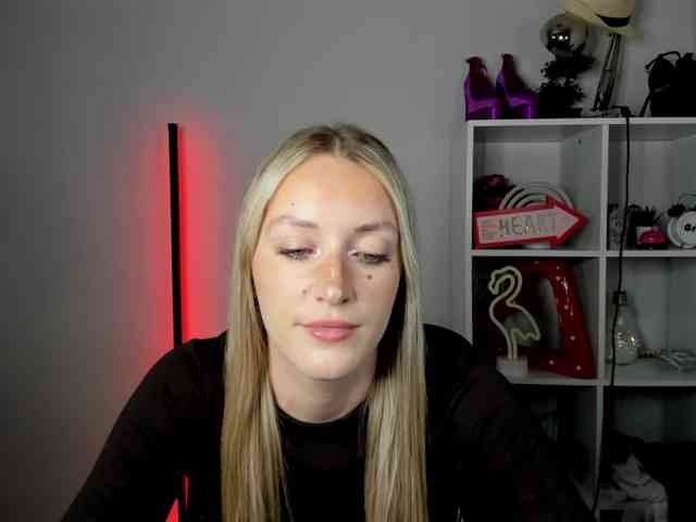 EvelynBlond26