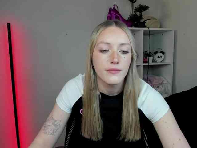 EvelynBlond26