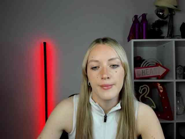 EvelynBlond26