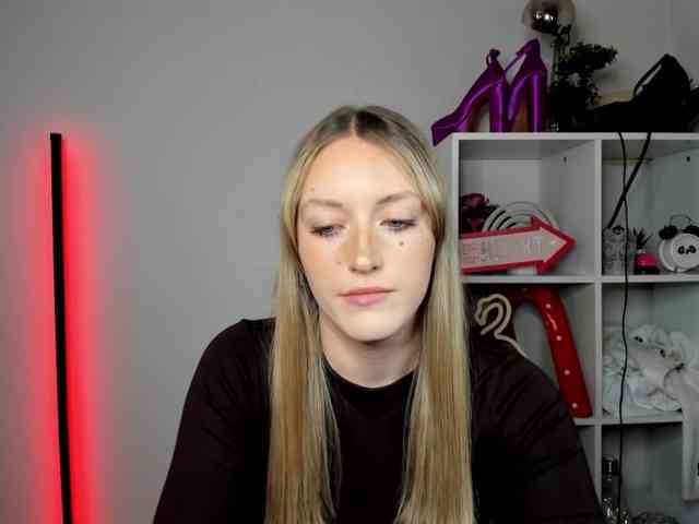 EvelynBlond26