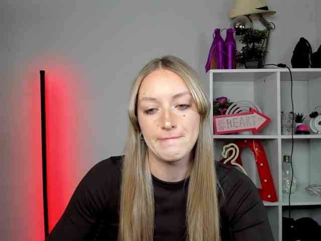 EvelynBlond26