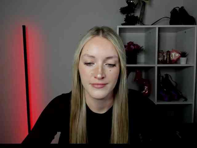 Model: EvelynBlond26