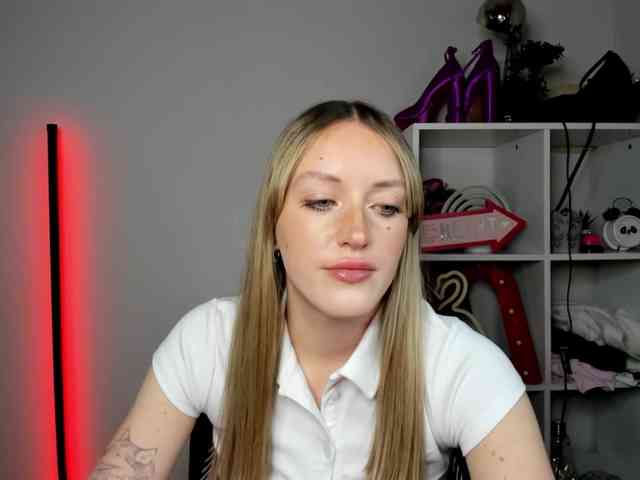 EvelynBlond26