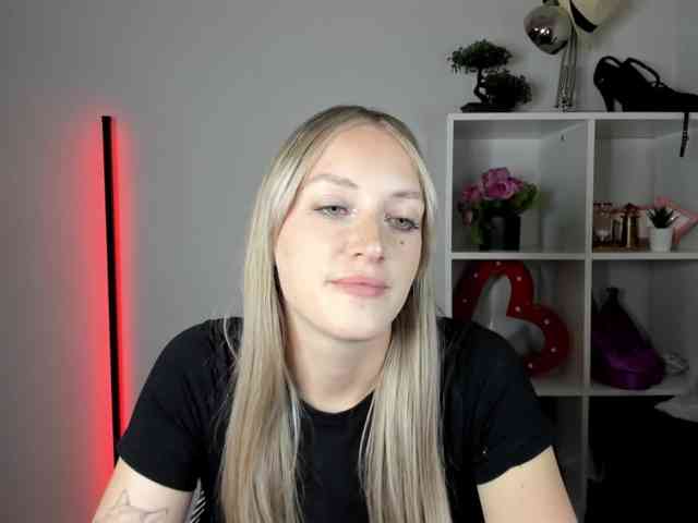 EvelynBlond26