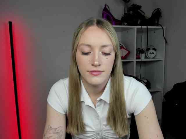 EvelynBlond26