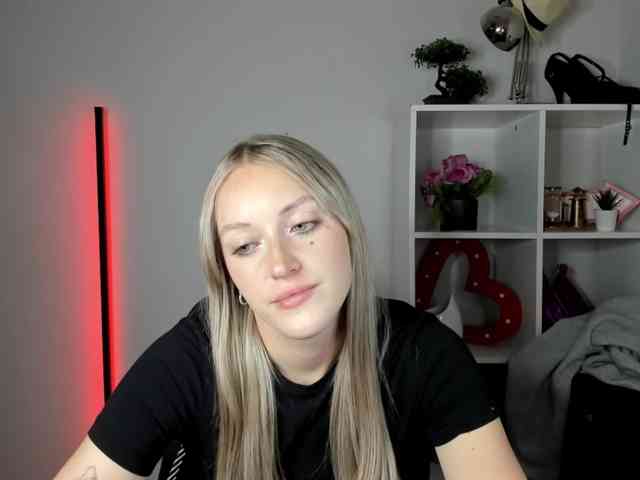 EvelynBlond26