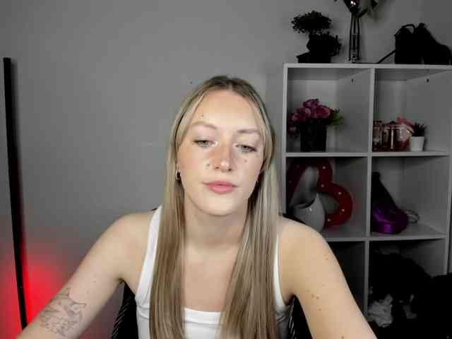 Model: EvelynBlond26
