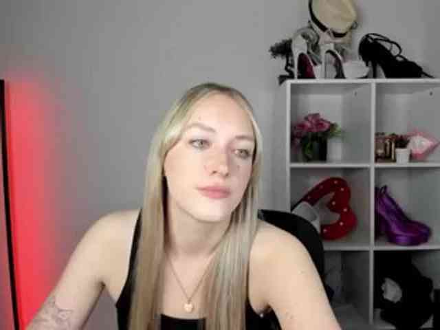 Model: EvelynBlond26