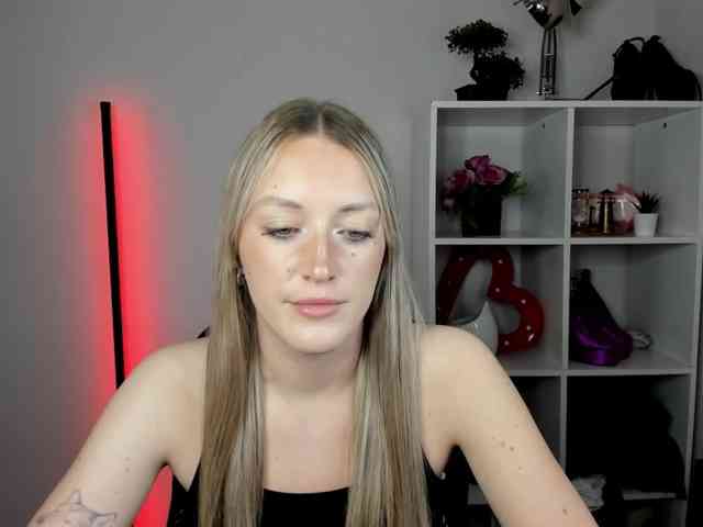 Model: EvelynBlond26