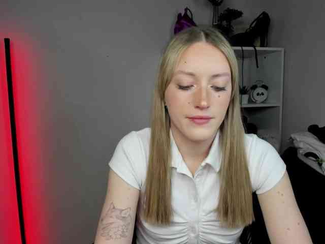 EvelynBlond26