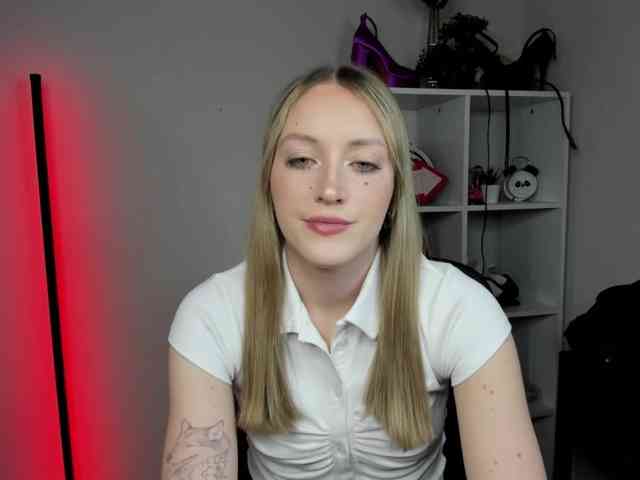 EvelynBlond26