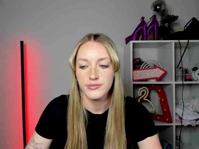 EvelynBlond26