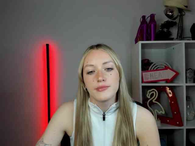 EvelynBlond26