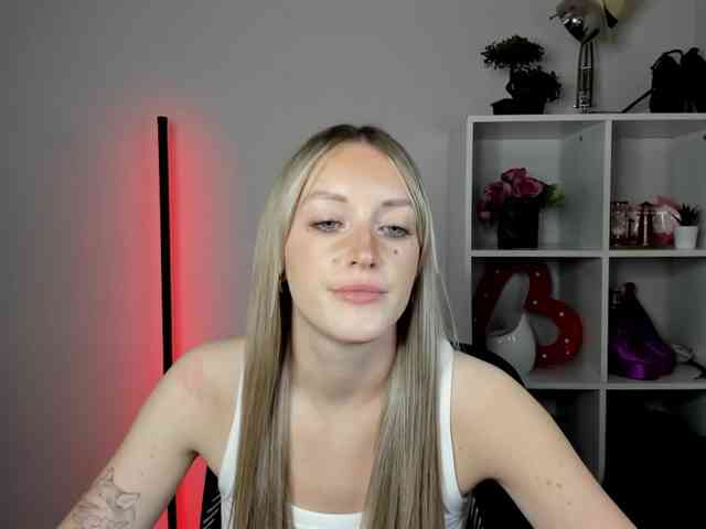 EvelynBlond26